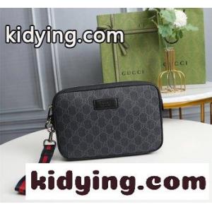 GG supreme ブランド コピー pouchメンズクラシックロゴプリントの手にバッグを持っています GG x supreme ブランド コピー コピーkid26TjiyCi