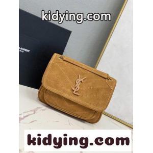 MONOGRAMの前にかぶせられた手袋にはイブサンローラン スーパーコピー バッグ 通販 コピー V字型の縫い代と皮革包装型のYSL文字マークがつけられるkid26Pjm01f