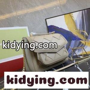 マイケルコース コピーブランド バッグ 使いやすいコピー 両肩に背をつけて脇に斜めにかける 片肩が斜めにまたがっているのがとてもスタイリッシュですkid26PfWTHb