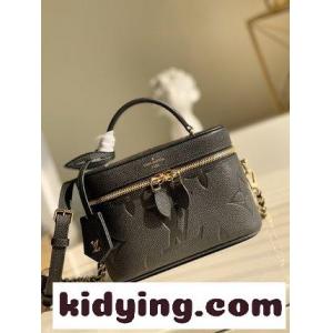 黒のVanity トランペット手袋にGiant Monogramを融合 ルイヴィトン コピーのカバンコピー エンボス エレガントな配置kid261DWzuq
