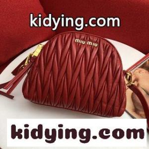 miumiu スーパーコピー ミュウミュウ スーパーコピー 原版のトップ輸入 ミュウミュウ スーパーコピー バッグ コピー Matelasseの小さな羊皮の材質は 皮質が柔らかくて繊細であるkid26yueaGj