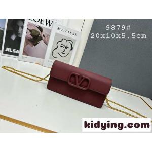 Vロゴ シグネチャー チェーンウォレット ヴァレンティノ コピー バッグ コピー ワインkid26OrKTTD