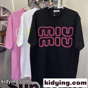 miumiu ブランド コピー 可愛い Tシャツ ブラック ミュウミュウ ブランド コピー コピー 半袖 ビッグロゴ 韓国風 カジュアル 存在感抜群kidying26CK9HrC
