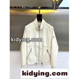 シンプル ロゴ入り スタンドカラー ブルゾン モンクレール ブランド コピー ジャケット 偽物 ホワイトkid26iS9H9b