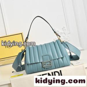 モダン 洗練された バゲット ショルダーバッグ フェンディ コピーブランド バッグ 偽物 ブルーkid261HPv0b