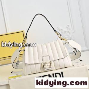 モダン 洗練された バゲット ショルダーバッグ フェンディ コピー バッグ 偽物 ホワイトkid26a4L19b