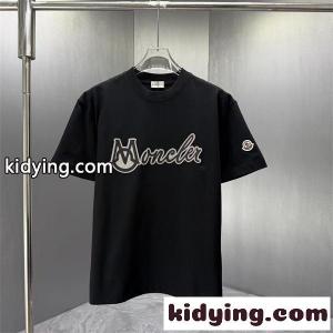 moncler コピー コピー モンクレール コピー 半袖Tシャツ ブラック フロントロゴプリント クルーネック 滑らか素材 ミニマルデザイン 高級カジュアル メンズ レディースkidying26GnuK1v