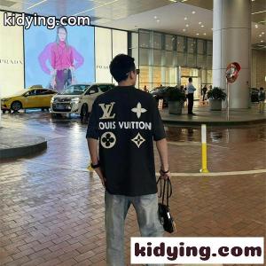 バックロゴ 半袖Tシャツ ルイヴィトン スーパーコピー コピー ブラック オーバーサイズ LVモチーフ フラワー グラフィック Louis vuitton スーパーコピーkidying26LPDa8D