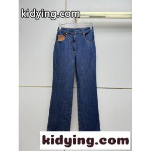 合わせやすい デニムパンツ フェンディ コピー ジーンズ 偽物 レザーパッチ付きkid2649feuC
