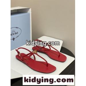 洗練された パテントレザー トングサンダル プラダ ブランド コピー サンダル 偽物 レッドkid26y8Lvmy