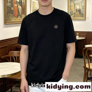 ブラック 半袖Tシャツ moncler コピーブランド 胸元ミニワッペン モンクレール コピーブランド コピー クルーネック 無地調 メンズカジュアルkidying269niqqe