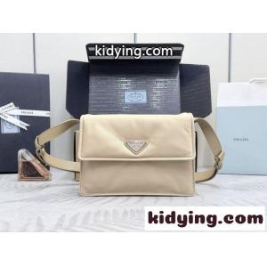 プラダ コピーブランド スモール パデッド Re-Nylon ショルダーバッグ コピー 1BD313 ベージュkid26eyqaea