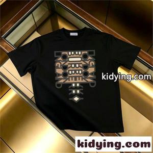 burberry コピー バーバリー コピー コピー 半袖Tシャツ レタリングロゴ スクエアグラフィック 個性派デザイン 視線集中 ホットアイテムkidying26Lfe0ni