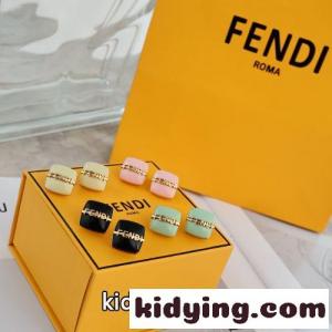 爽やか スタイリッシュ スタッドピアス フェンディ ブランド コピーグラフィ ピアス スーパーコピーkid26TPfSfC
