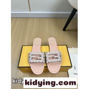 人気 バゲット スライドサンダル 刺繍入り カジュアル フェンディ コピー サンダル コピー ピンクkid269rOz8r