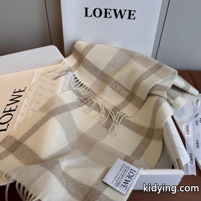 ブランド 偽物 激安Loewe最安価格に挑戦中 お得な激安セール価格 上品カジュアルな雰囲気にマフラー._0_5