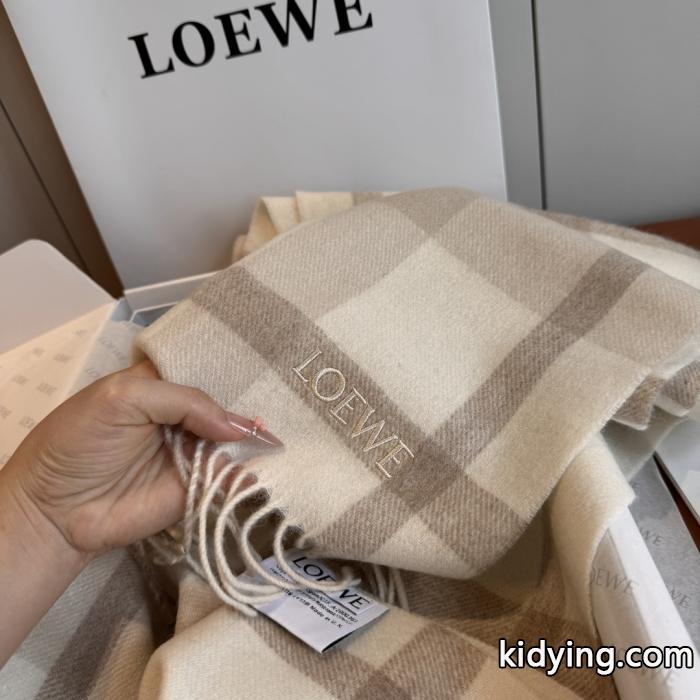 ブランド 偽物 激安Loewe最安価格に挑戦中 お得な激安セール価格 上品カジュアルな雰囲気にマフラー._0_6