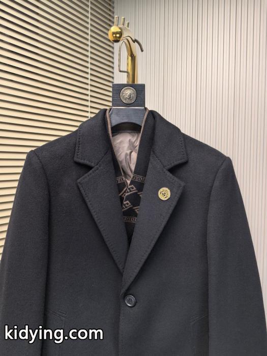 ブランド コピー 販売 ファッション通販 安い 手に入れたい この冬絶対欲しいVERSACE&nbsp;&nbsp;&nbsp;&nbsp;ダウンジャケット.._0_2