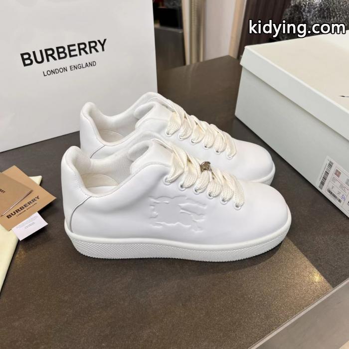 おススメの秋冬アイテムをCHECK 今っぽさ人気定番品 お手頃価格バーバリースニーカー偽物 通販.._0_0
