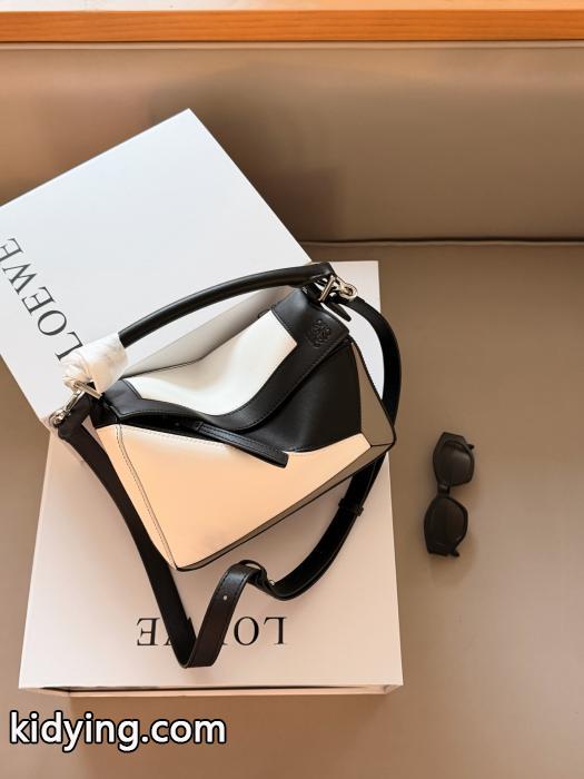 バッグLoewe【2026トレンド】 激安大特価新品 好印象な上品スタイル偽物 通販 サイト.._0_0