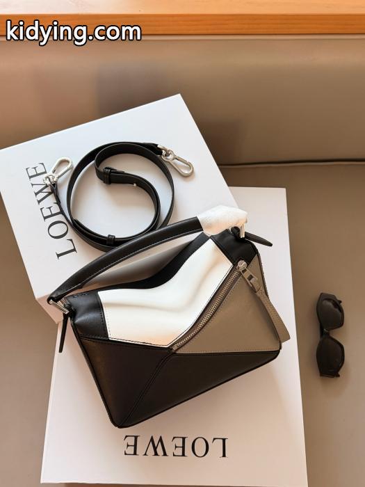 バッグLoewe【2026トレンド】 激安大特価新品 好印象な上品スタイル偽物 通販 サイト.._0_1