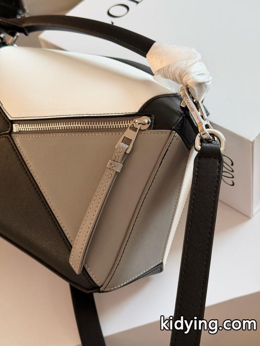 バッグLoewe【2026トレンド】 激安大特価新品 好印象な上品スタイル偽物 通販 サイト.._0_4