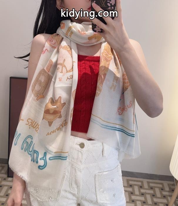 コピー 商品 販売HERMES使いやすい 今シーズン新作！大人もOK！ 秋冬は継続系のトレンドマフラー.._0_0