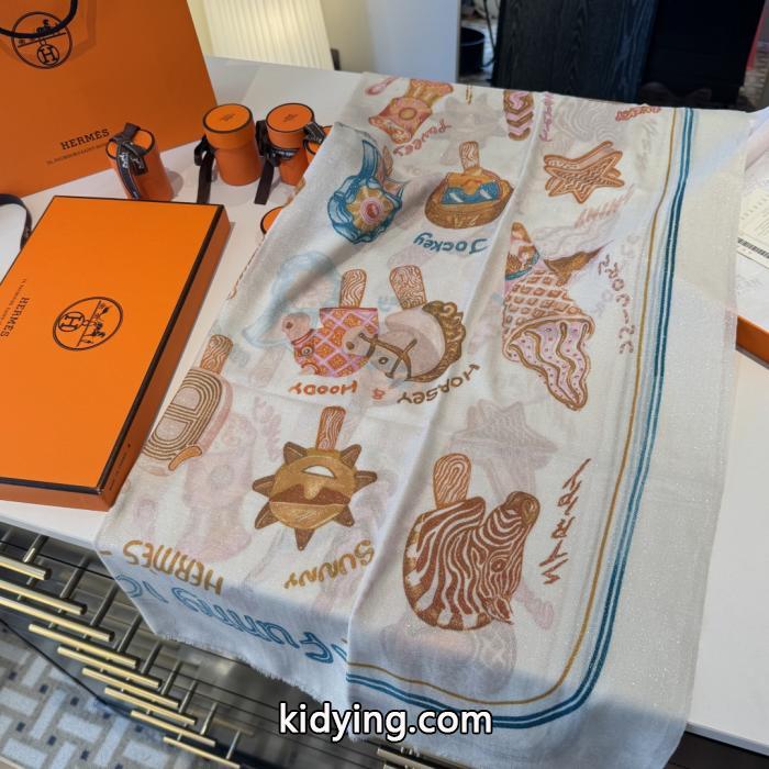 コピー 商品 販売HERMES使いやすい 今シーズン新作！大人もOK！ 秋冬は継続系のトレンドマフラー.._0_2