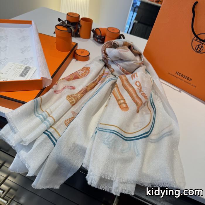 コピー 商品 販売HERMES使いやすい 今シーズン新作！大人もOK！ 秋冬は継続系のトレンドマフラー.._0_4