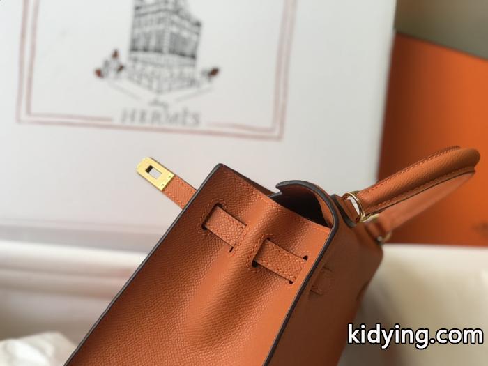 大人ぽっく魅せる 雑誌掲載アイテム  2026新作　スマート一枚BURBERRYバッグ偽 ブランド.._0_3