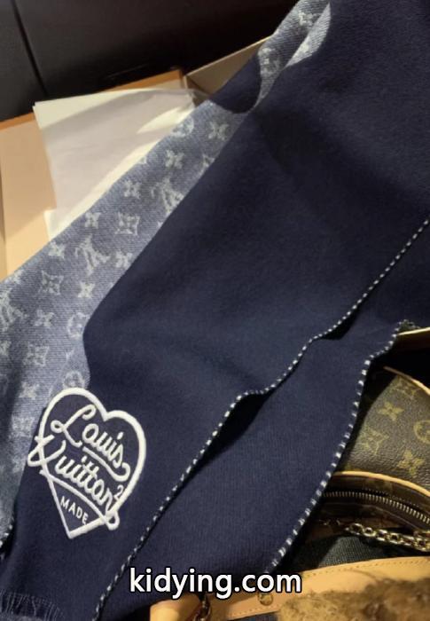 ブランド 通販 激安LOUIS VUITTONマフラーホリデー限定 新着アイテム最新 累積売上総額第1位！._0_2