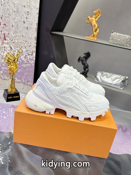 ブランド 偽物 通販ルイ ヴィトンスニーカーカジュアルを一歩大人に 限定☆セール 今からの季節にピッタリ！ ._0_1