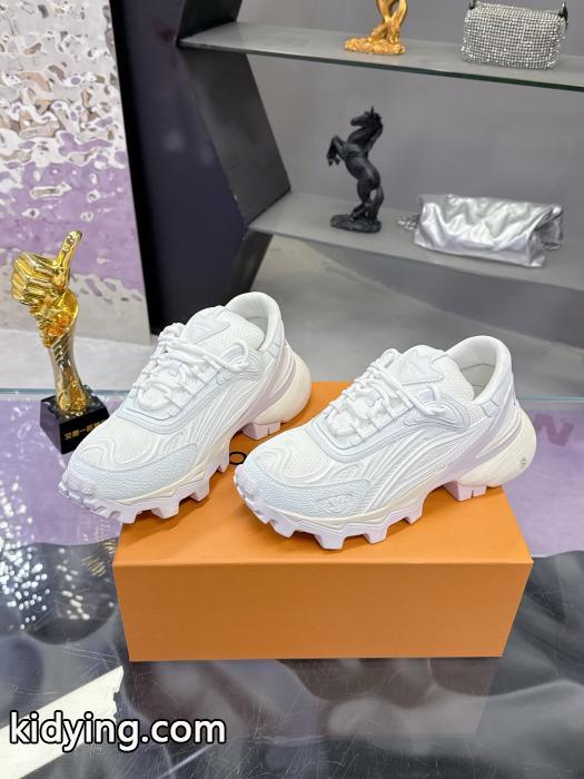 ブランド 偽物 通販ルイ ヴィトンスニーカーカジュアルを一歩大人に 限定☆セール 今からの季節にピッタリ！ ._0_2