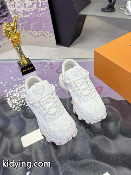 ブランド 偽物 通販ルイ ヴィトンスニーカーカジュアルを一歩大人に 限定☆セール 今からの季節にピッタリ！ ._0_3