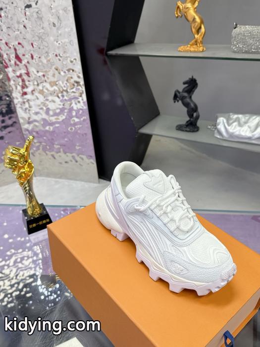 ブランド 偽物 通販ルイ ヴィトンスニーカーカジュアルを一歩大人に 限定☆セール 今からの季節にピッタリ！ ._0_4