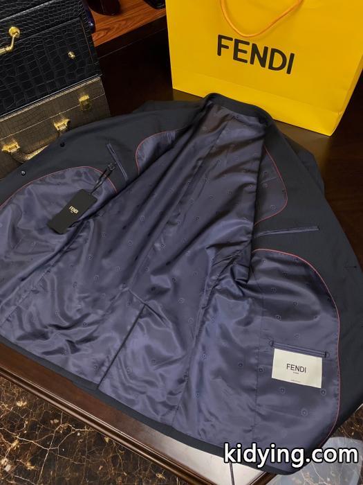 激安 通販 専門店FENDI&nbsp;&nbsp;スーツ即納品 機能性抜群！ 高級感 超安値.._0_1