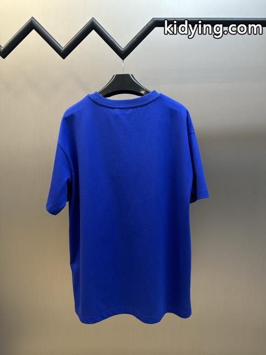 スーパー コピー どこで 買えるCELINE&nbsp;&nbsp;&nbsp;&nbsp;半袖短袖Ｔシンプルながら切れ味のいい 26SS海外直営 冬の大人カジュアルスタイル._0_3