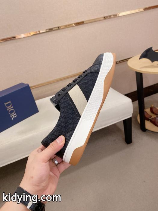 スニーカーコピー 品 ブランド日本限定モデル 新たな世界に新作通販 季節を問わず活躍しディオール._0_4
