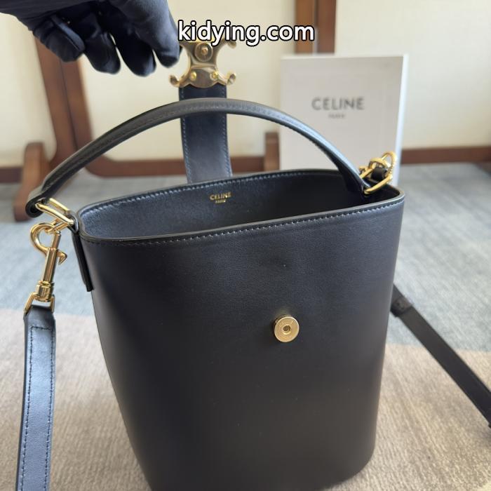 バッグ暑い日にも涼やかさを感じる 綺麗な 個性的なモデルブランドコピーCELINE._0_6