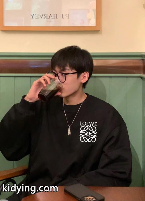 ブランド 偽物 激安 通販冬っぽさ新作アイテム 様々なコーディネートに 安心国内発送&nbsp;TシャツLoewe._0_1