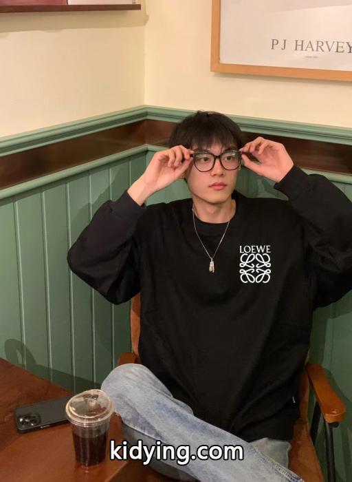 ブランド 偽物 激安 通販冬っぽさ新作アイテム 様々なコーディネートに 安心国内発送&nbsp;TシャツLoewe._0_2