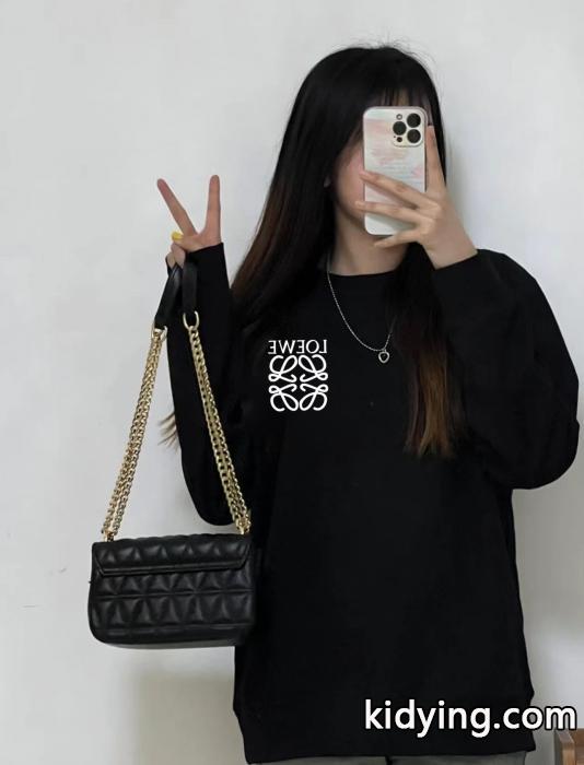 ブランド 偽物 激安 通販冬っぽさ新作アイテム 様々なコーディネートに 安心国内発送&nbsp;TシャツLoewe._0_5