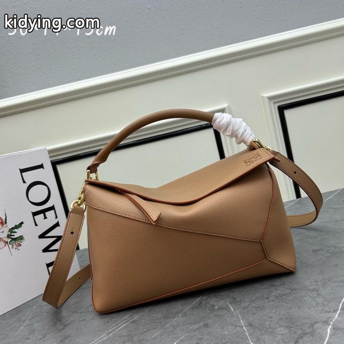 新品保証 肌触りがとても良い 季節を問わず活躍しLoeweバッグブランド コピー  ._0_2