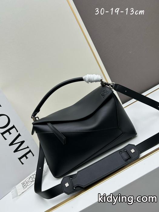 新品保証 肌触りがとても良い 季節を問わず活躍しLoeweバッグブランド コピー  ._0_3