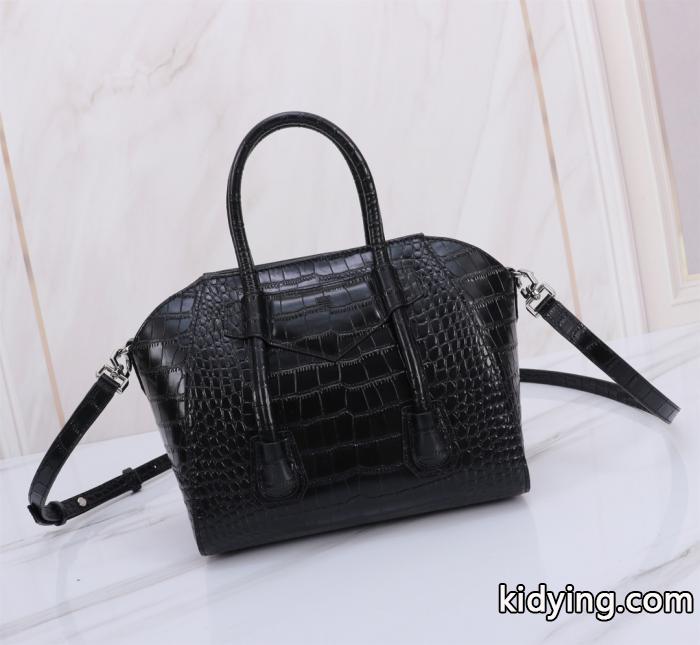 ブランド 偽物男女共用 クラシカルな雰囲気 軽快に着こなせるバッグGIVENCHY._0_2