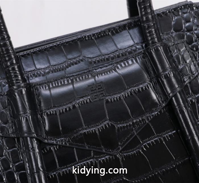 ブランド 偽物男女共用 クラシカルな雰囲気 軽快に着こなせるバッグGIVENCHY._0_4