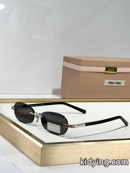 最新作入荷 現地でついに発売 ファッション感満載！ 2026ブランドスーパーコピーMiuMiuサングラス._0_3