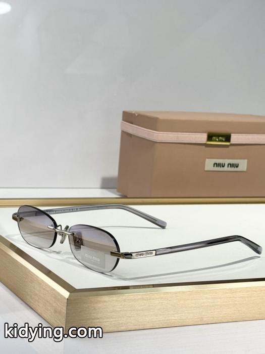 最新作入荷 現地でついに発売 ファッション感満載！ 2026ブランドスーパーコピーMiuMiuサングラス._0_4