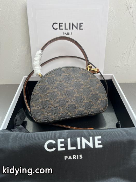 大人気限定カラー 使い勝手のいい ウェアに取り入れるのが今季流バッグCELINE偽 ブランド 購入._0_1