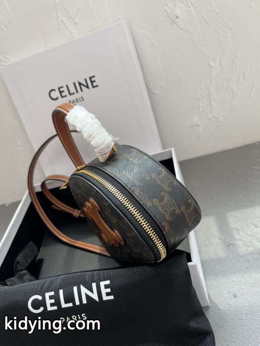 大人気限定カラー 使い勝手のいい ウェアに取り入れるのが今季流バッグCELINE偽 ブランド 購入._0_2
